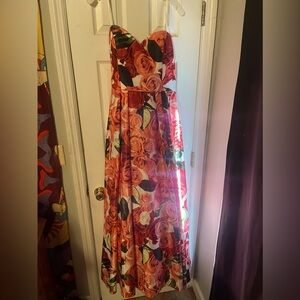 Selling my old prom dress. It’s a size 15 and it’s also has pockets!